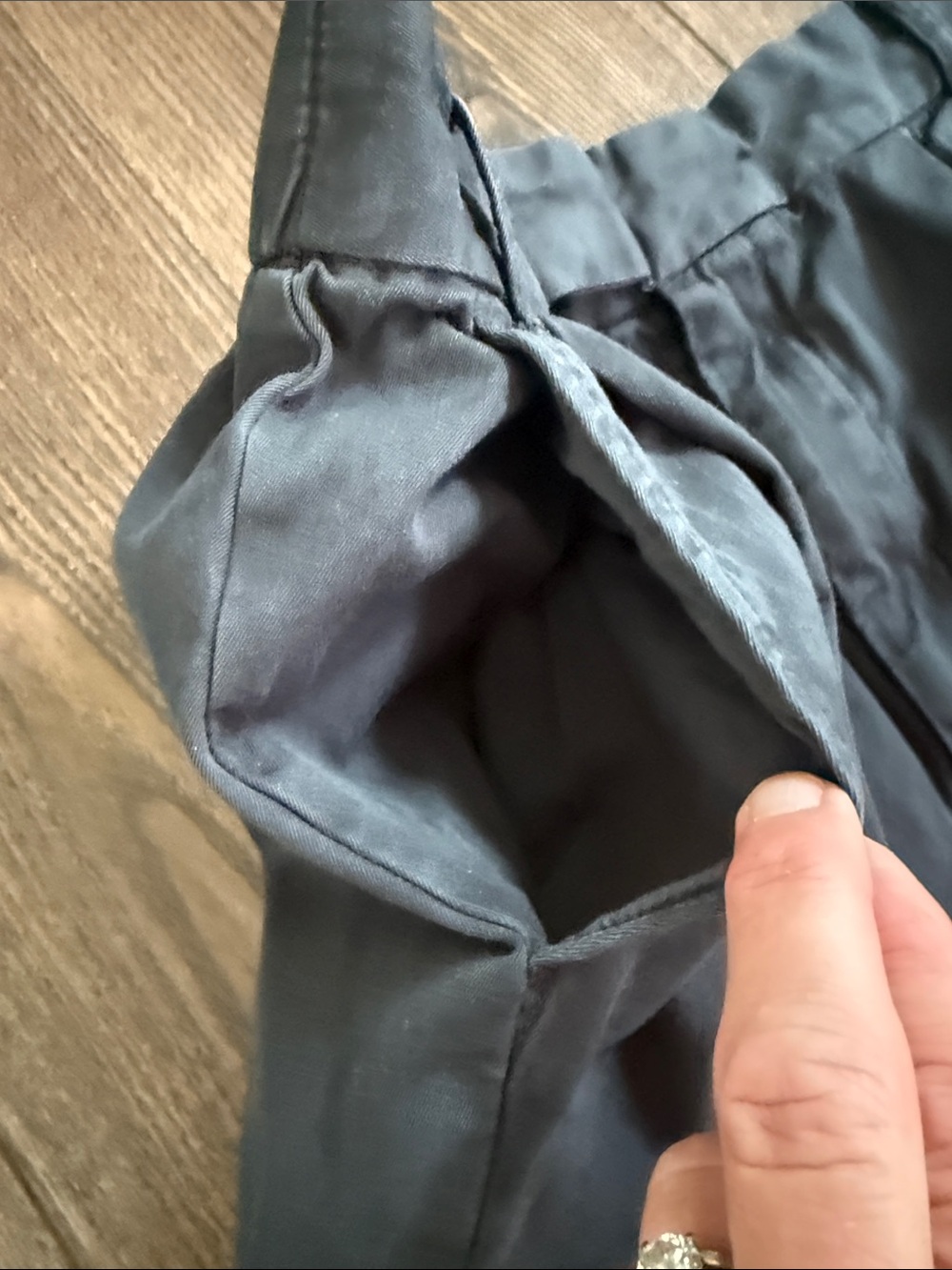 GAP Ladies Black Barrel Leg Cargo Pants 6 - Picture 5 of 9